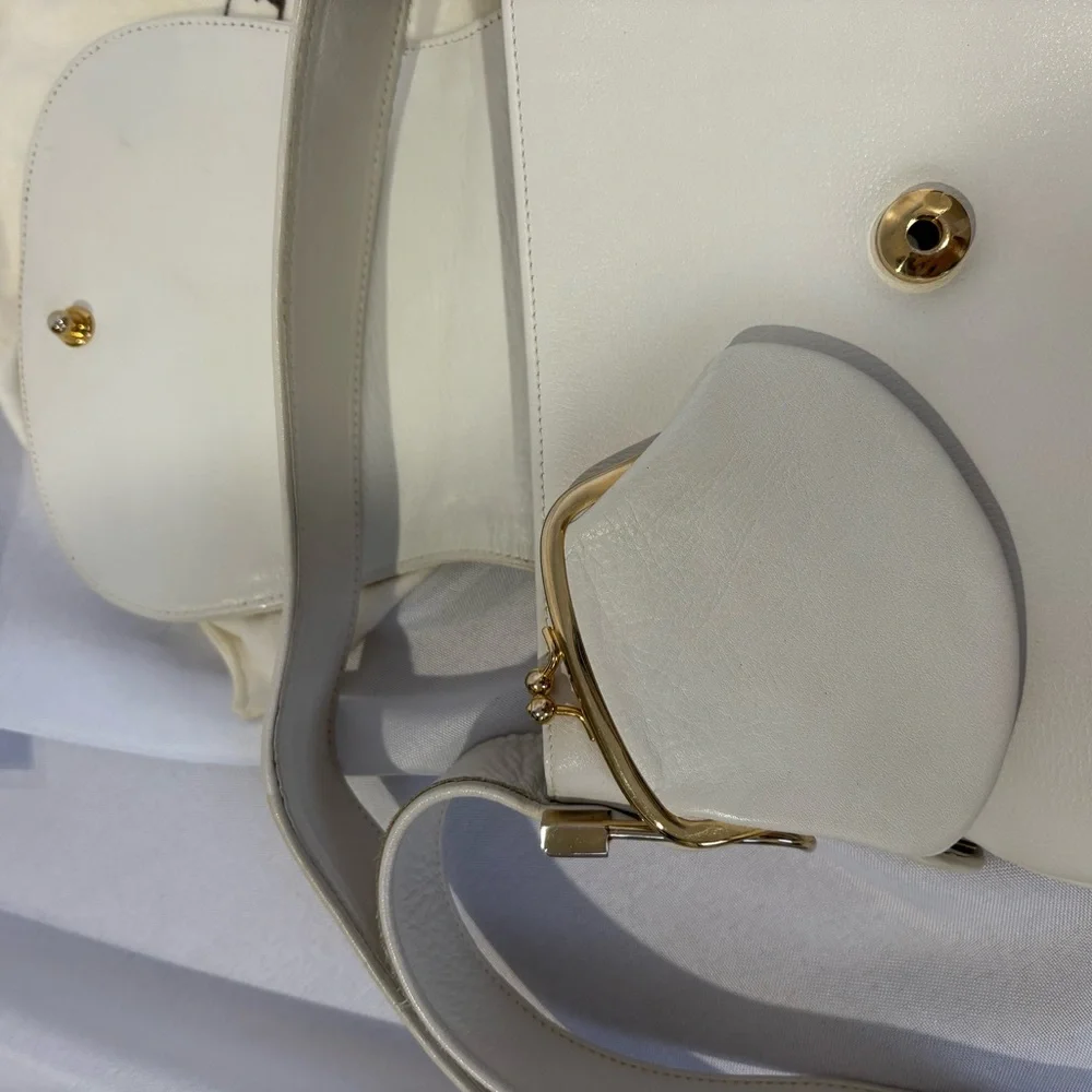 White Leather Gucci Shoulder Bag from 1973 - Picture 7 of 8